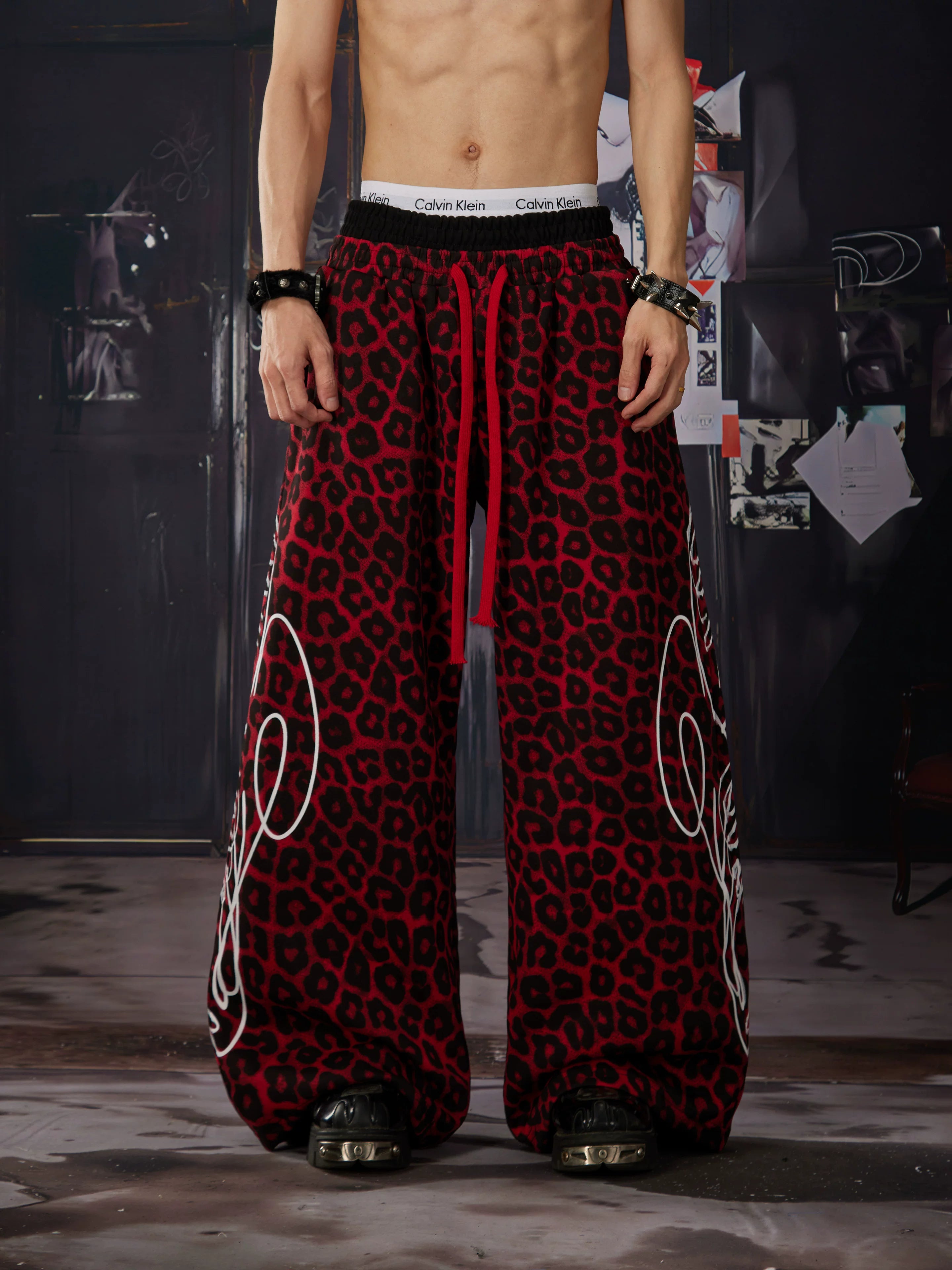 NOMANIAI Y2K-style loose-fit casual pants with leopard print and totem motifs.