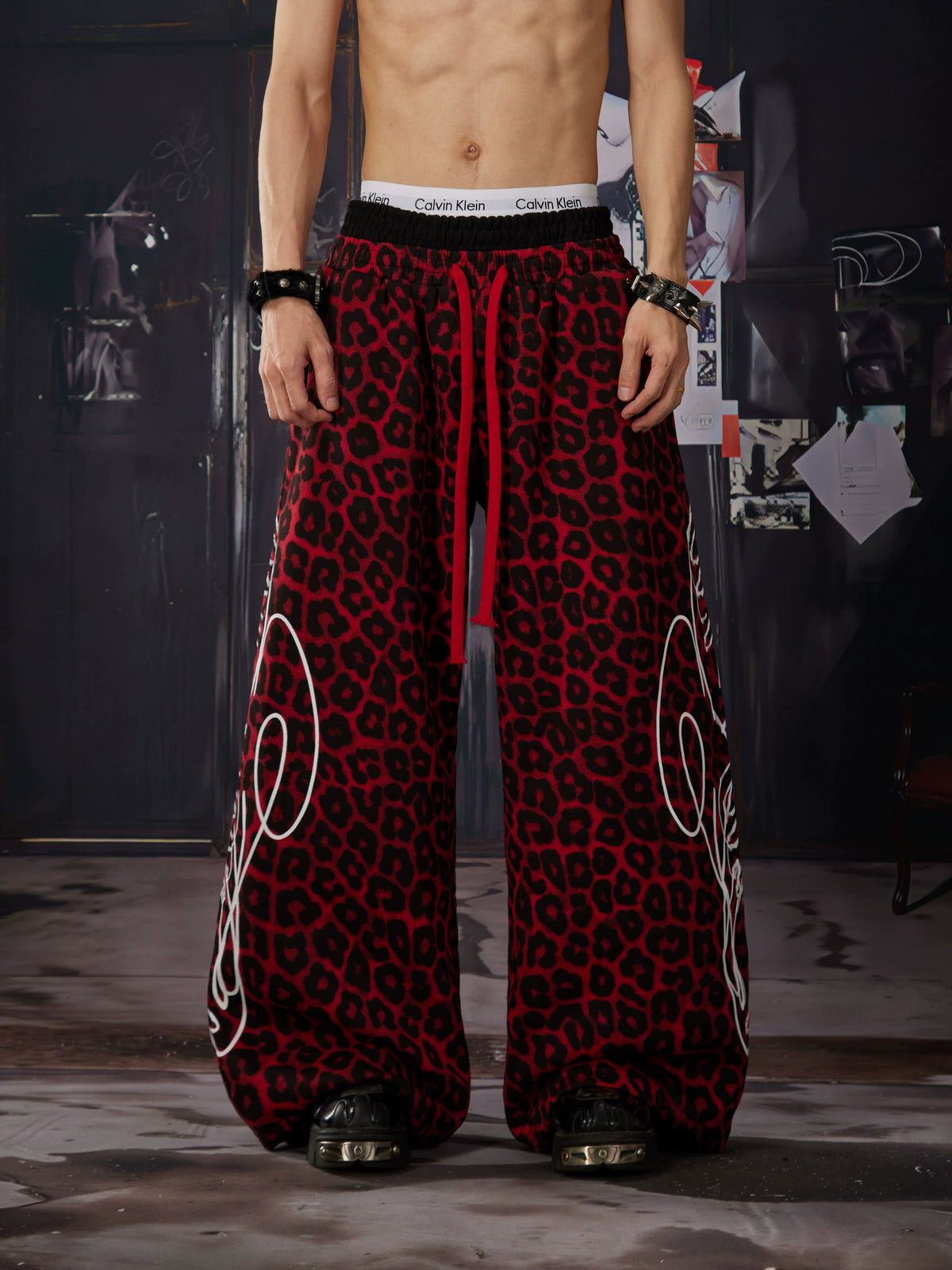 NOMANIAI Y2K-style loose-fit casual pants with leopard print and totem motifs.