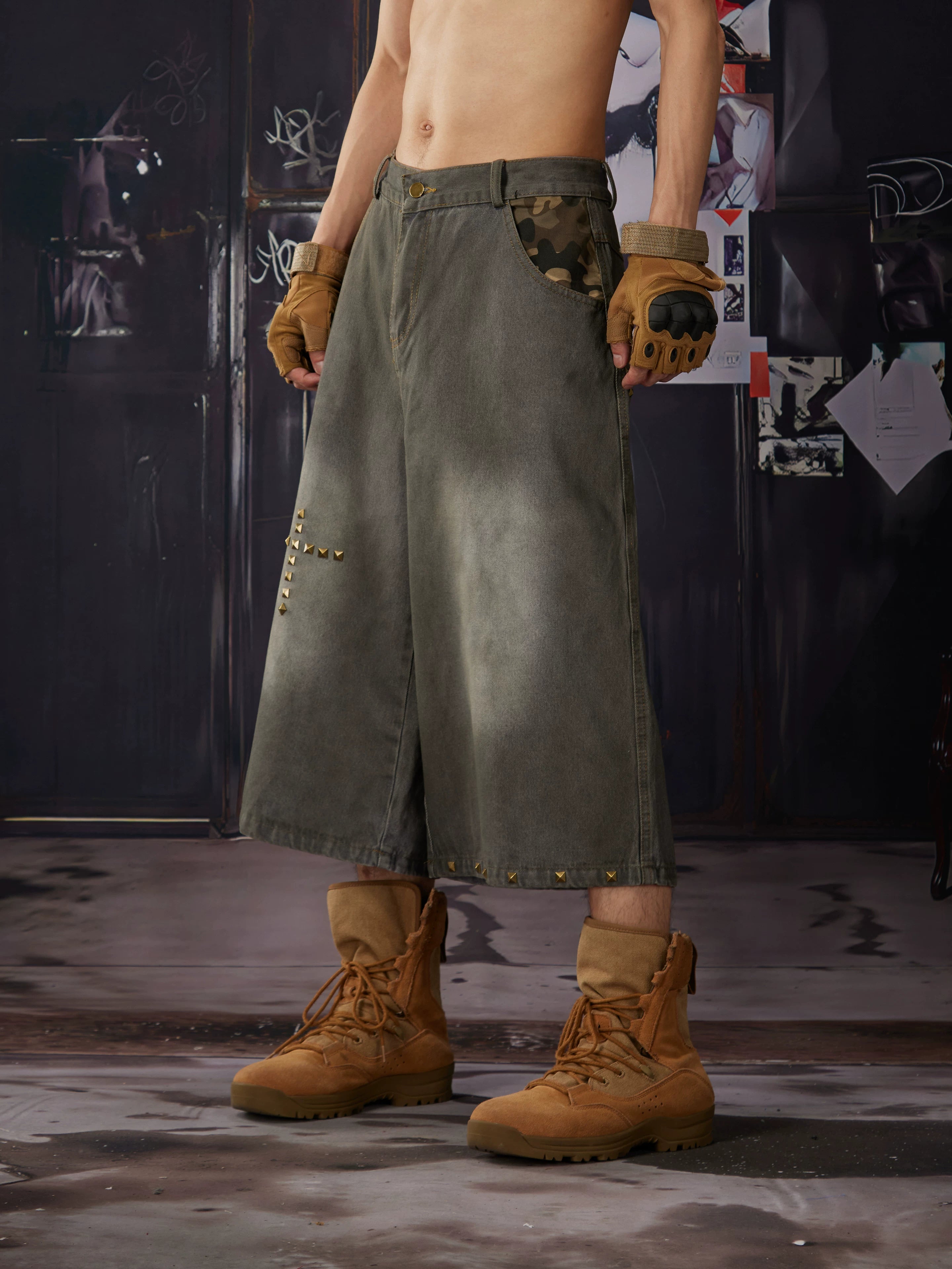 NOMANIAI Vintage-style, distressed, loose-fit cropped jeans in an antique bronze wash.
