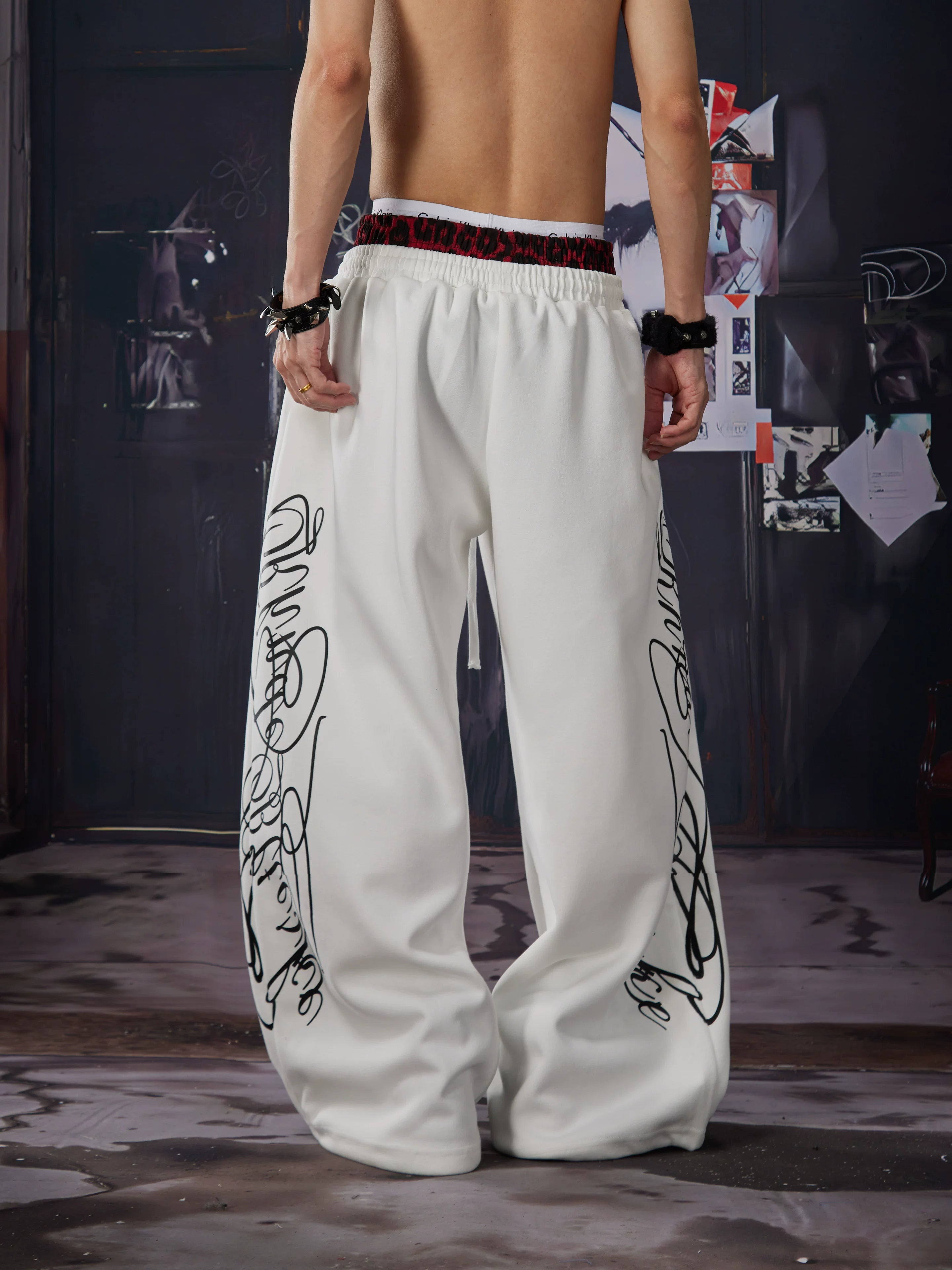 NOMANIAI Y2K-style loose-fit casual pants with leopard print and totem motifs.